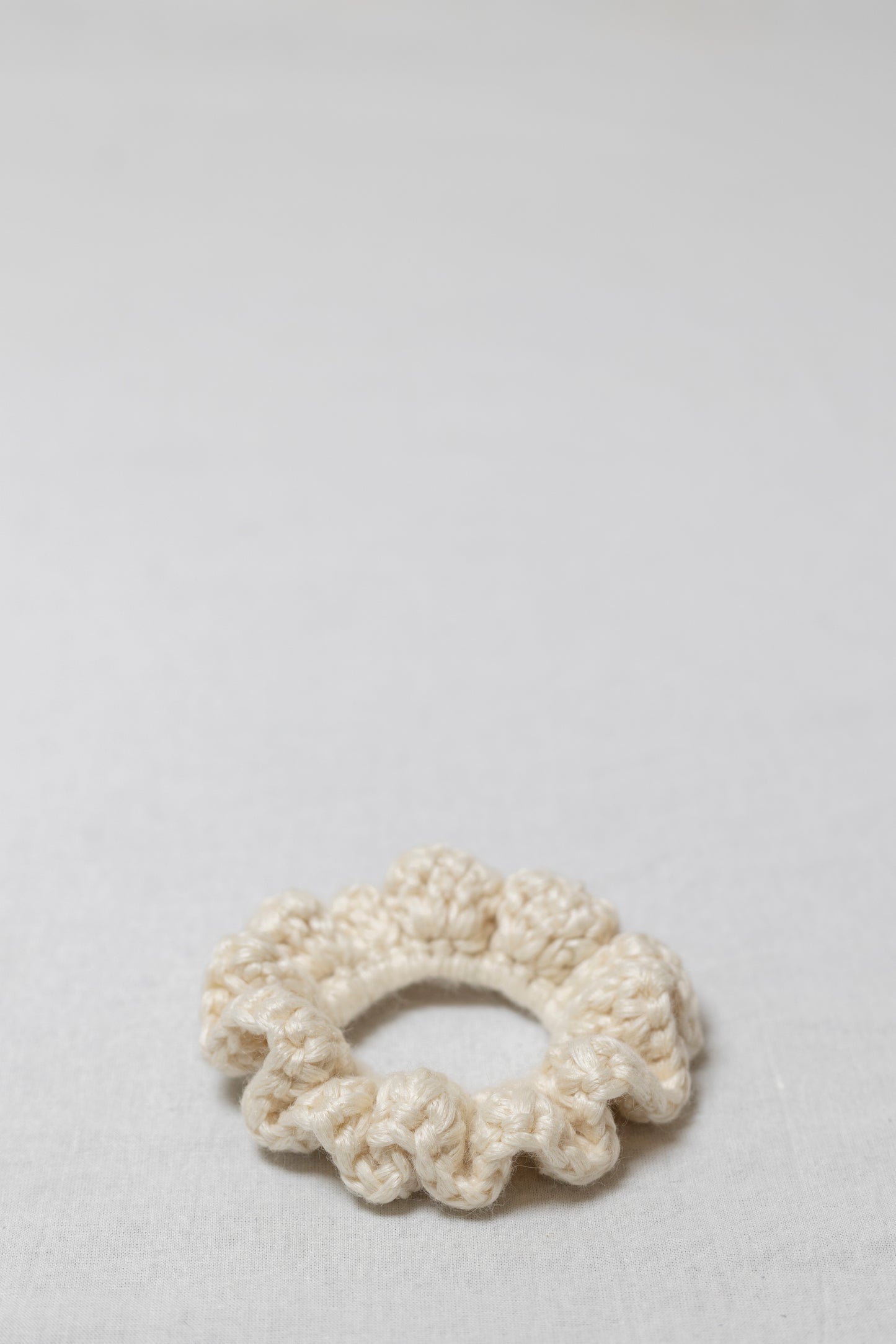 WHIZZY WHITE SCRUNCHIE