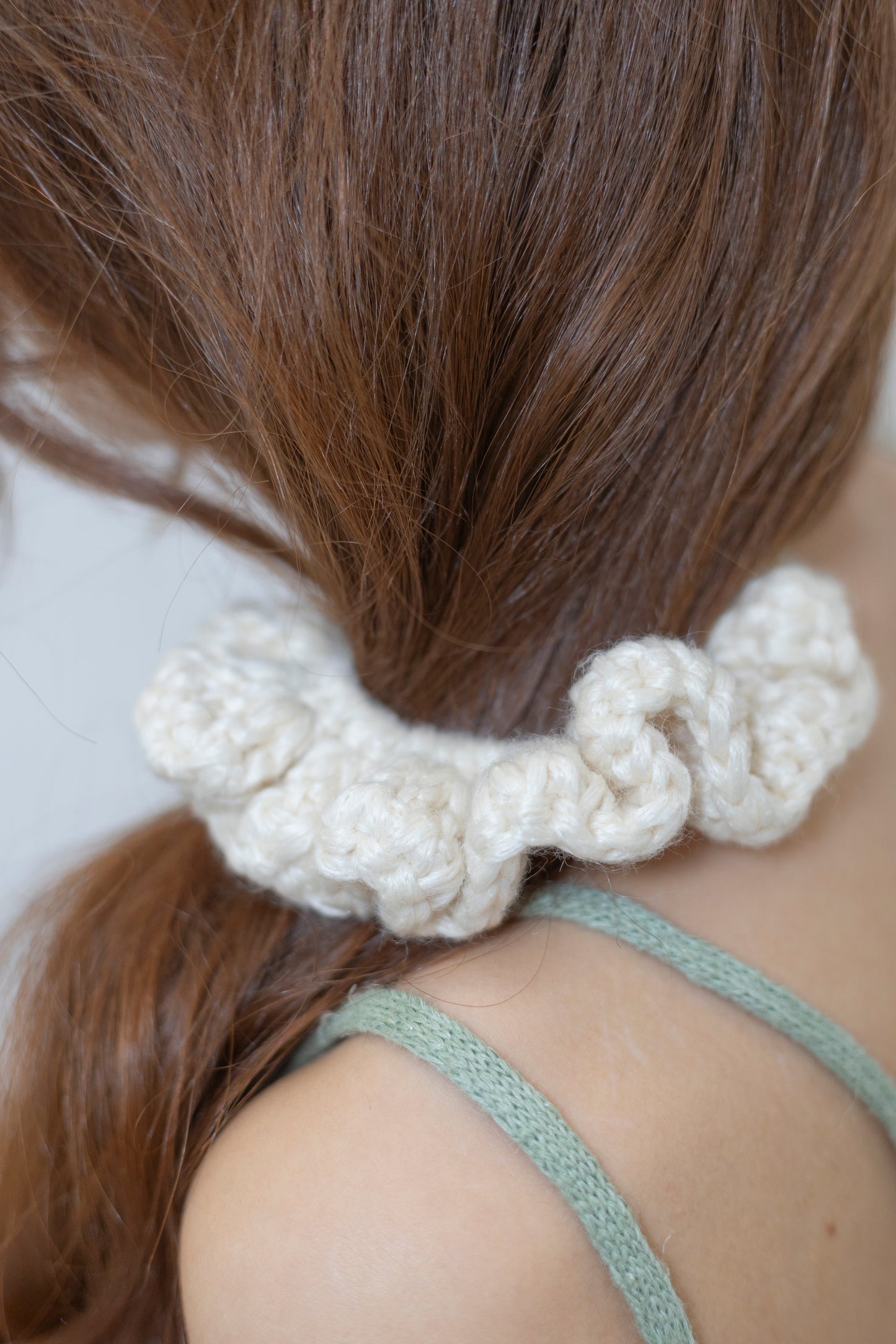 WHIZZY WHITE SCRUNCHIE