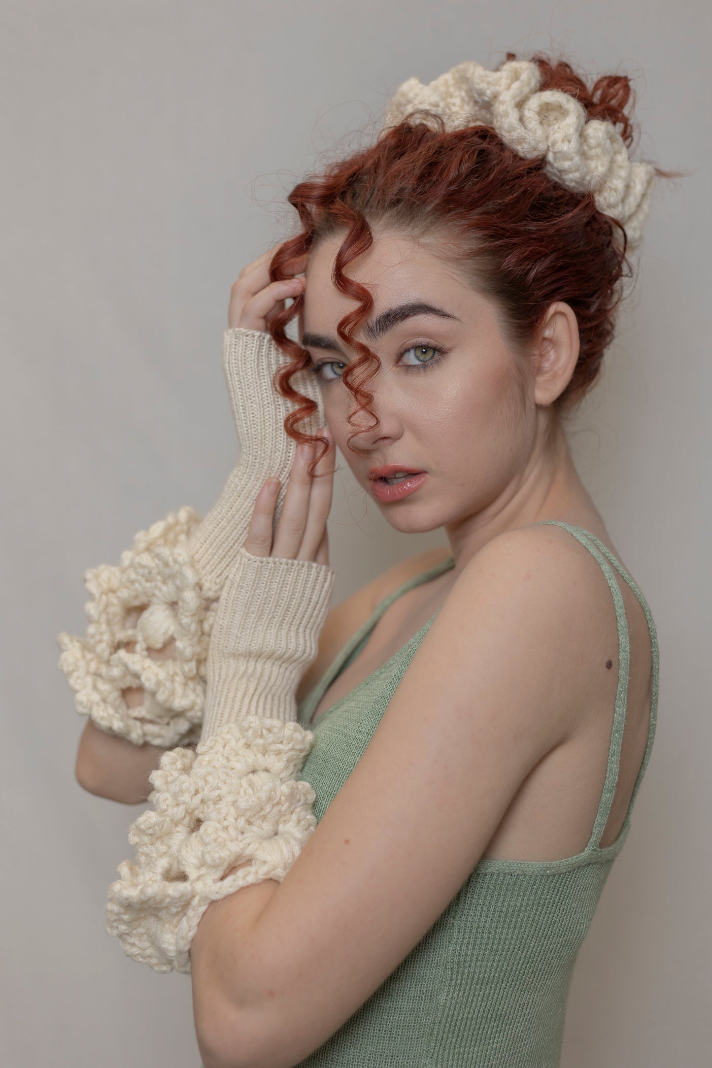 PETAL SPIRAL WHITE SCRUNCHIE