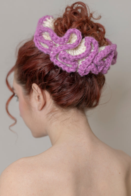 PETAL SPIRAL WHITE AND PURPLE SCRUNCHIE